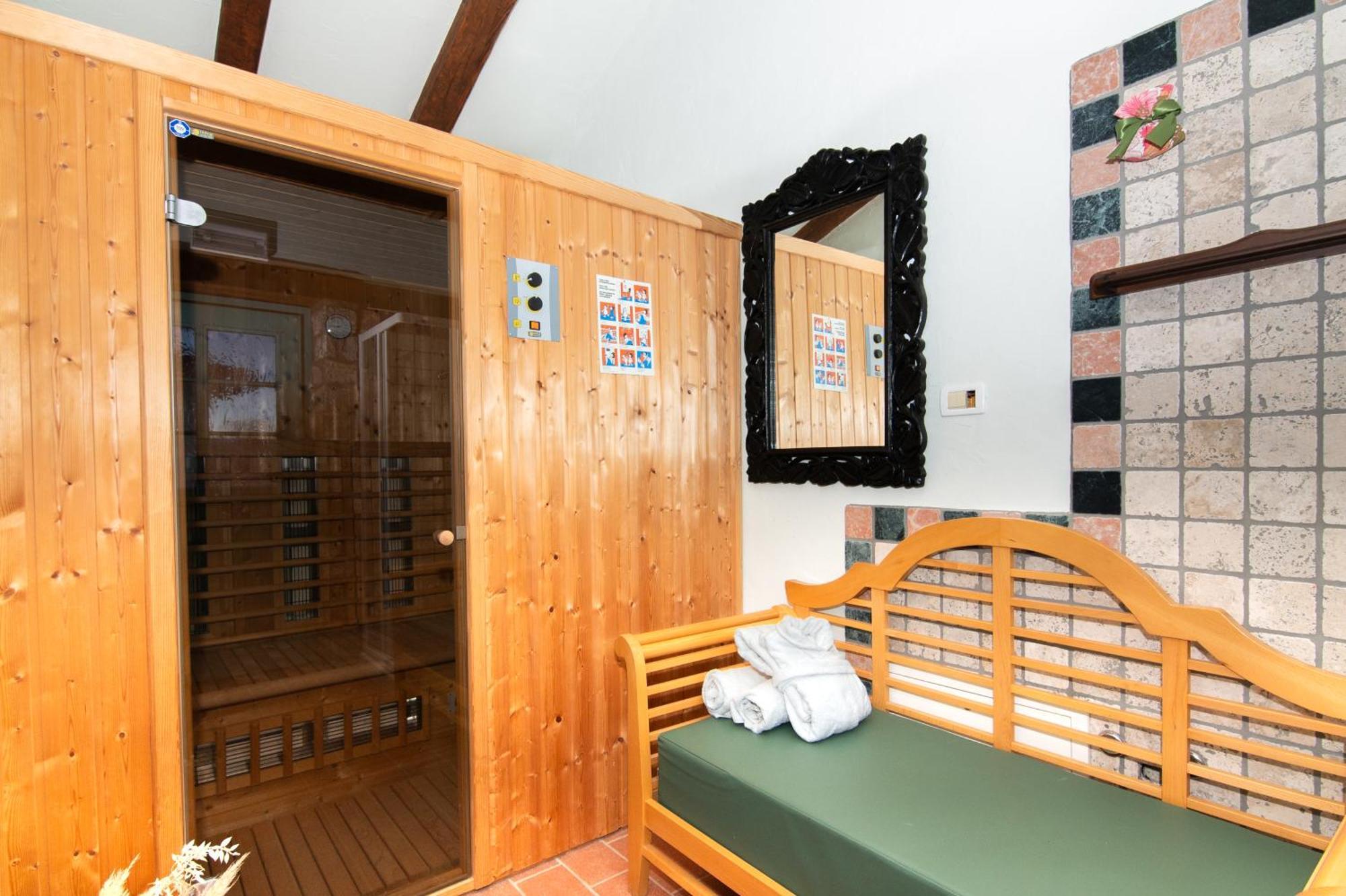 Apartments Valentinus 1800 Sezana Bagian luar foto
