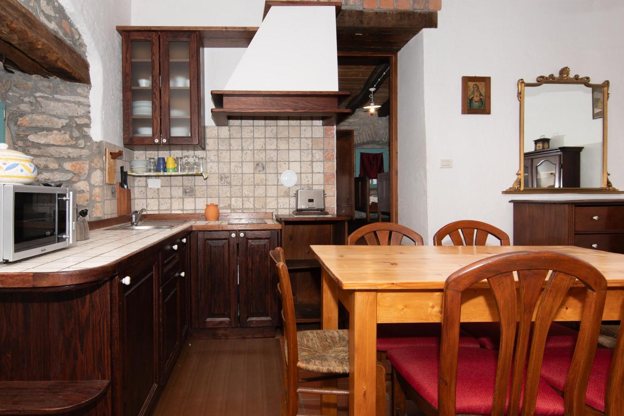 Apartments Valentinus 1800 Sezana Bagian luar foto