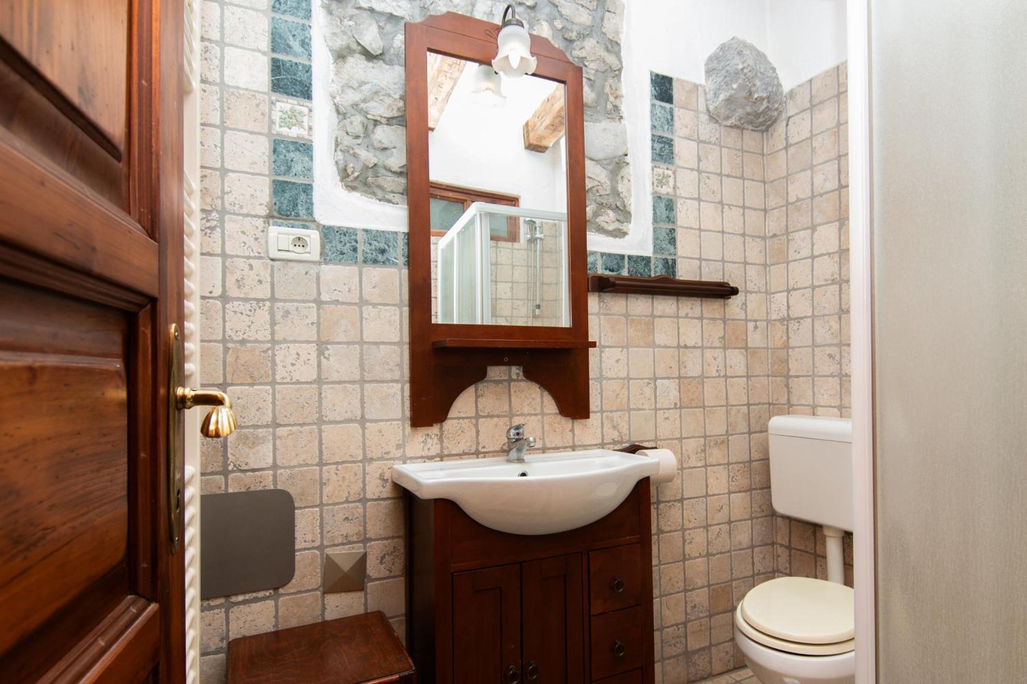Apartments Valentinus 1800 Sezana Bagian luar foto