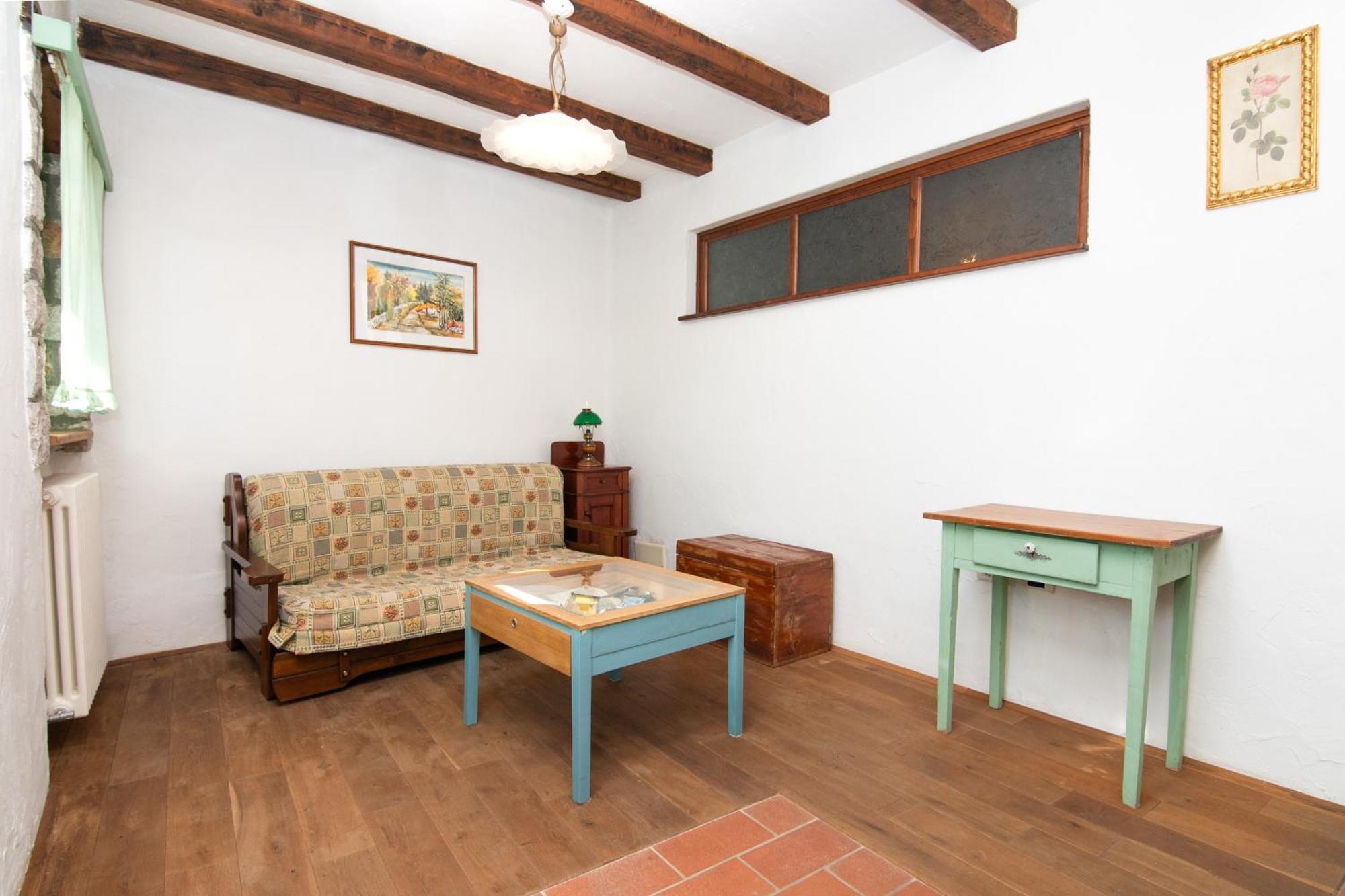 Apartments Valentinus 1800 Sezana Bagian luar foto