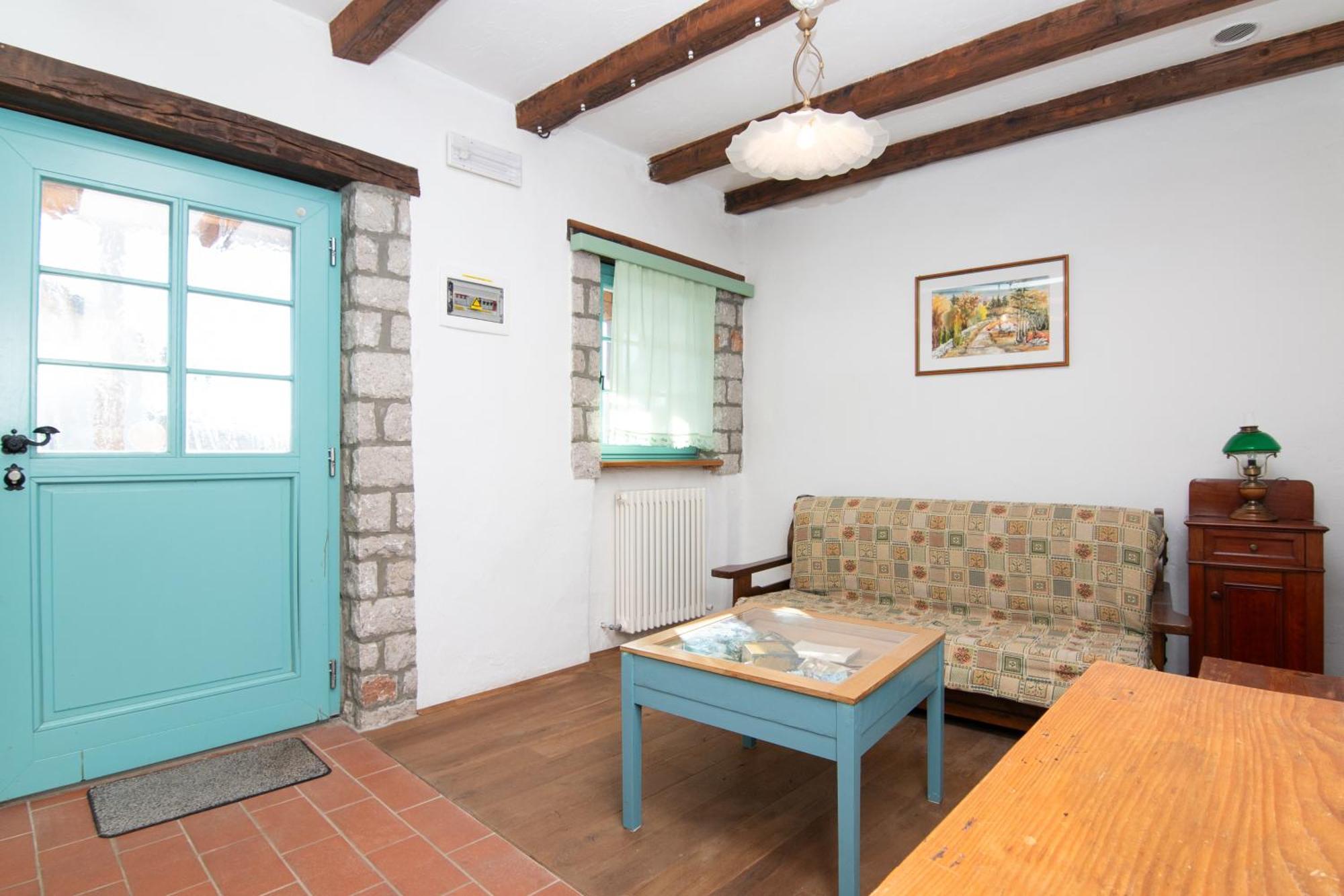 Apartments Valentinus 1800 Sezana Bagian luar foto
