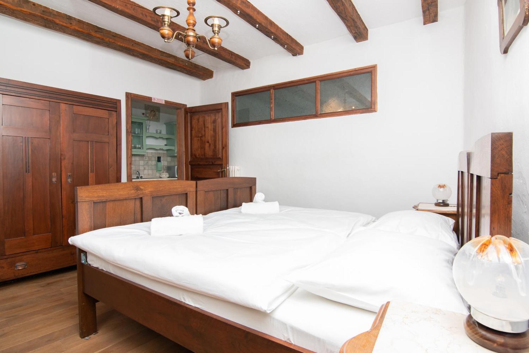 Apartments Valentinus 1800 Sezana Bagian luar foto