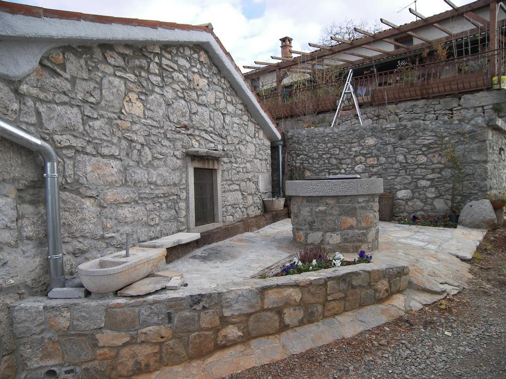 Apartments Valentinus 1800 Sezana Bagian luar foto